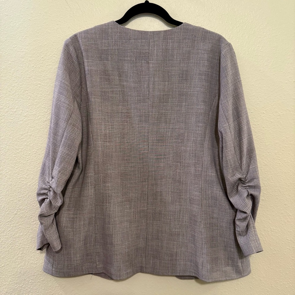 Skies Are Blue Light Gray Blazer with Floral Lining - Picture 6 of 6